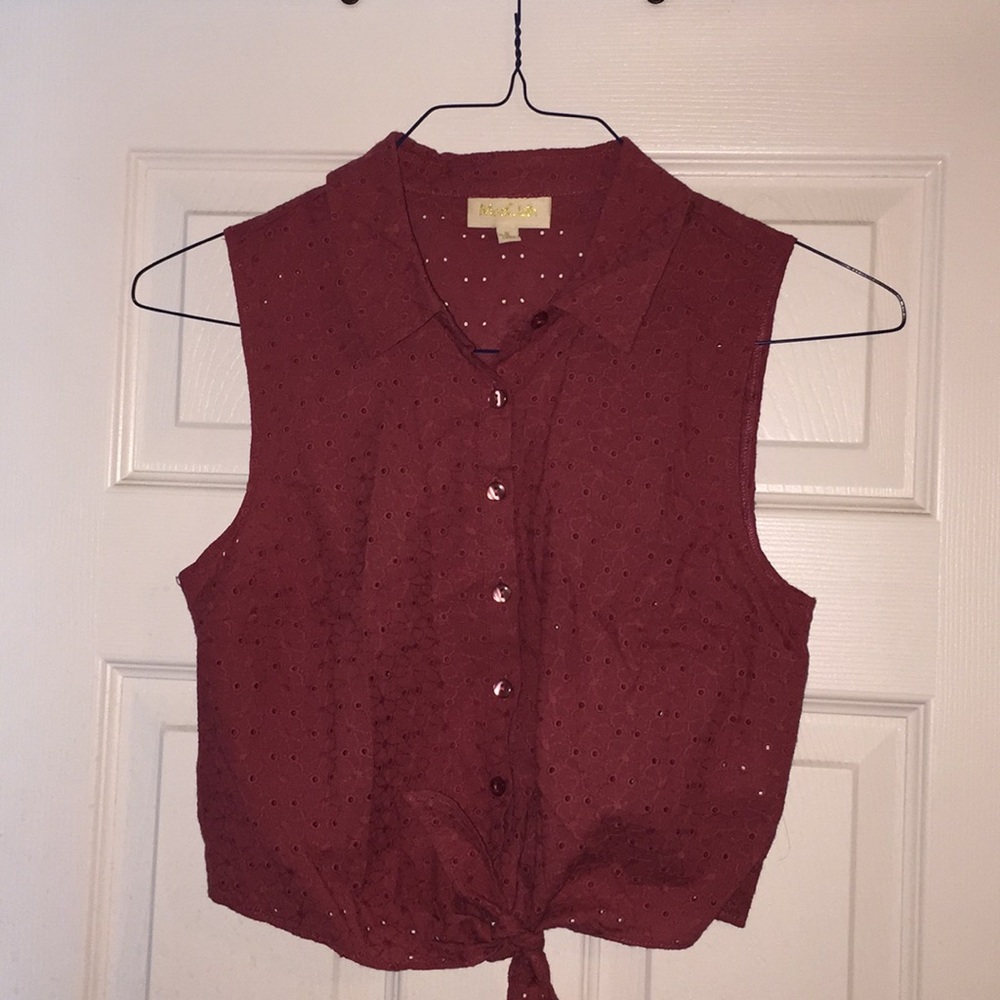 Sleeveless button up shirt